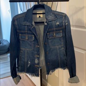 Hidden brand denim cut off jacket.
